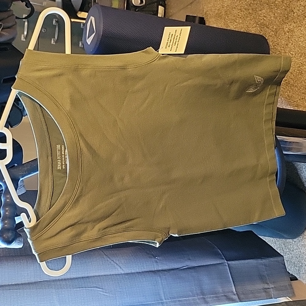 Crop workout tank - Women's S/M